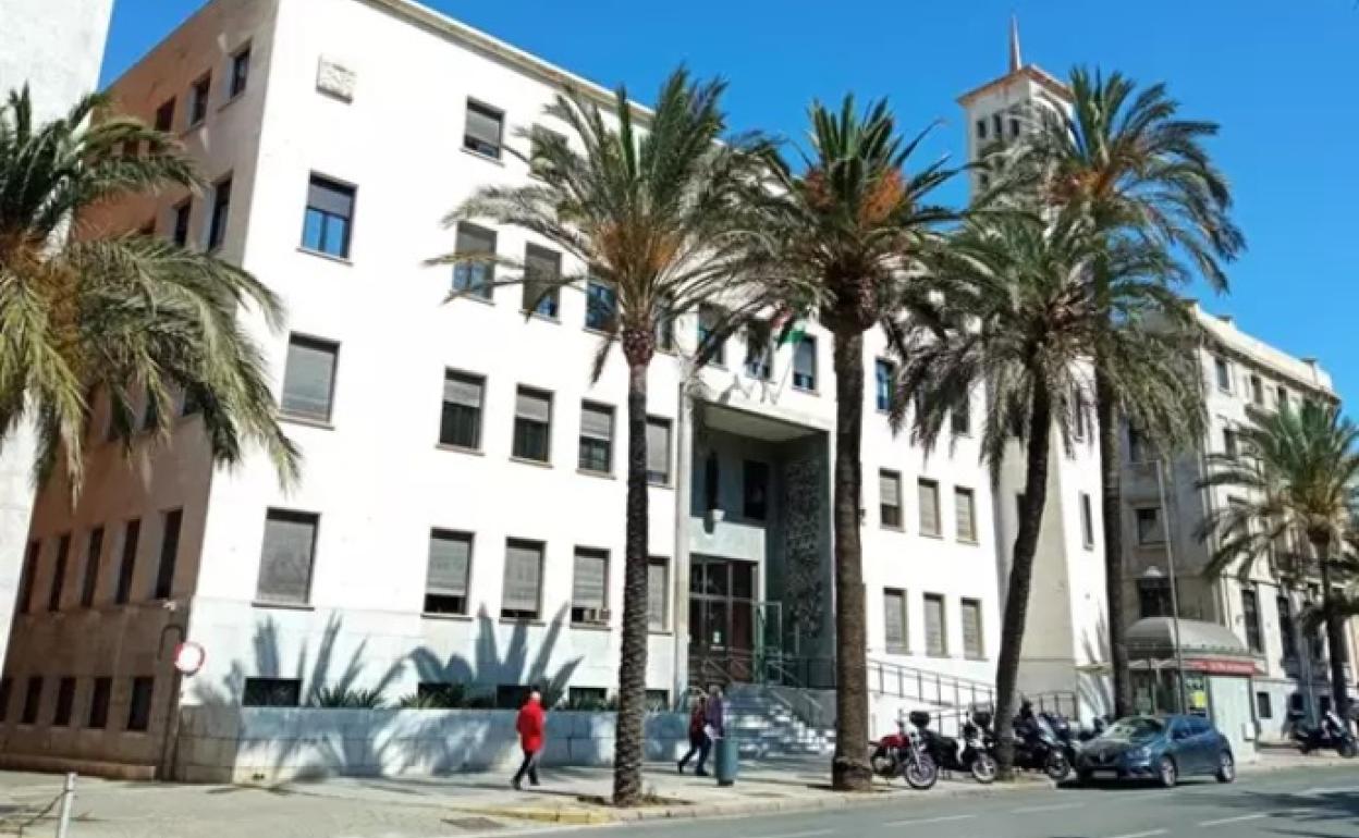 Tribunales en Almería Absuelto un hombre acusado de conducir una